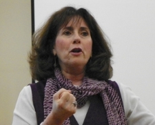 Susan Stone na corocznym spotkaniu w Jewish Federation of St. Joseph Valley, South Bend, Indiana, 2013 r.
