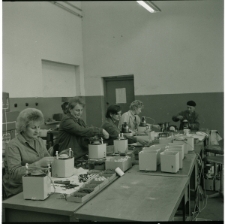 Skan Negatywu, Zakłady elektromaszynowe EDA w Poniatowej , 1 - 2 Kontrola nawilżaczy powietrza , 3 - 5 Montaż sokowir&oacute;wek SWW-3 , 6 - 9 Inż. Ryszard Pustelnik