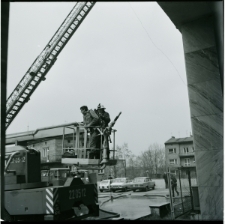 Skan Negatywu, 1 - 12 Pokazy straży na wieżowcu przy ul. Wieniawskiej