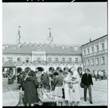Skan Negatywu, 1 - 12 Targi staroci na dziedzińcu zamkowym