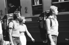 Dworzec PKP w Lublinie - pasażerowie na peronie