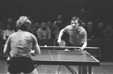 Andrzej Grubba w czasie międzynarodowego meczu tenisa stołowego w Lublinie