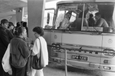 Dworzec PKS w Lublinie - pasażerowie wsiadający do autobusu
