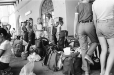 Dworzec PKP w Lublinie - pasażerowie na peronie