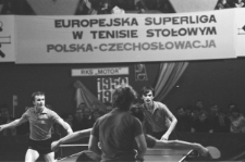 Andrzej Grubba i Leszek Kucharski w czasie międzynarodowego meczu tenisa stołowego w Lublinie