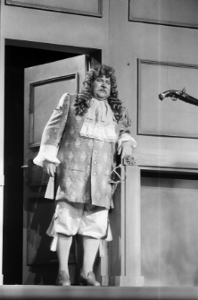 Włodzimierz Wiszniewski podczas pr&oacute;by spektaklu "Teatr Maszynowy"