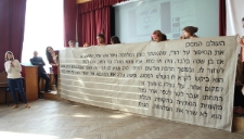 Uczniowie ZSP prezentują projekt Menora Pamięci