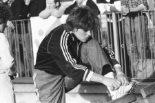 Mistrzostwa Polski w lekkoatletyce na stadionie miejskim w Lublinie - przygotowania zawodniczki do biegu