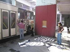 Malowanie trolejbusu poezji