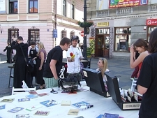 St&oacute;ł Poezji na Placu Łokietka