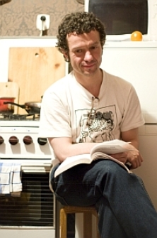 Marcin Czyż w mieszkaniu Poezji u Izy Błasiak