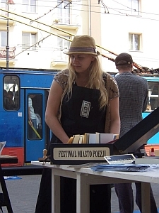 St&oacute;ł Poezji przy centurm handlowym PLAZA