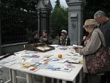 St&oacute;ł Poezji przy Parku Saskim