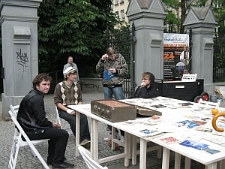 St&oacute;ł Poezji przy Parku Saskim