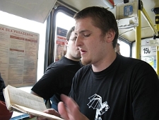 Czytanie poezji w trolejbusie