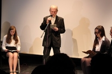 Piotr Szczepanik na czytaniu z okazji 111. urodzin J&oacute;zefa Czechowicza