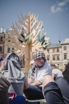 Bajki Świata na Placu po Farze przy Wędrującym Drzewie Opowieści