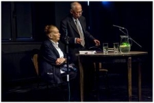 dop&oacute;ki dźwięki gubią czas - rozmawiają Julia Hartwig i Piotr Matywiecki. Poeci i publiczność.