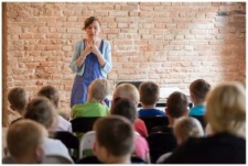 Bajkowe Ludki. Spotkanie z bajkopisarką Zofią Stanecką.