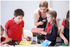 Warsztaty kaligrafii w ramach wystawy ilustracji i sł&oacute;w - "Alfabet"