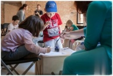 Warsztaty kaligrafii w ramach wystawy ilustracji i sł&oacute;w - "Alfabet"