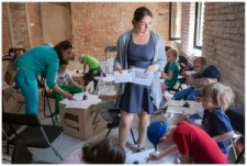 Warsztaty kaligrafii w ramach wystawy ilustracji i słów Alfabet