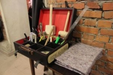 Narędzia warsztat&oacute;w czerpania papieru w Domu Sł&oacute;w prowadzone przez Sylwię Woźniak-Sęczawę