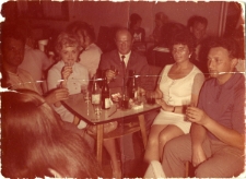 Józef Honig (po środku) i Bibianna Honig (druga z lewej)