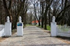 Brama wjazdowa do dworu w Siemieniu