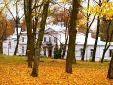 Widok na dw&oacute;r w Snopkowie