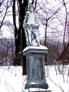 Rzeźba w parku dworskim w Sobianowicach