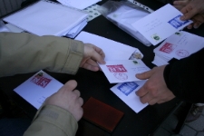 Podczas akcji na Krakowskim Przedmieściu. Listy do Henia 2015