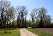 Widok na dw&oacute;r w Glinnym Stoku