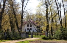 Dw&oacute;r w Glinnym Stoku