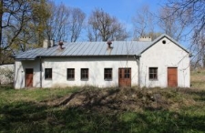 Widok na zabudowania dworskie w Samoklęskach