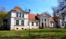 Front dworu w Samoklęskach