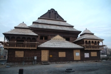 Rekonstrukcja drewnianej synagogi z Wołpy na Białorusi w "Miasteczku na szlaku kultur kresowych" w Biłgoraju