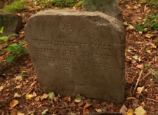 Macewa na cmentarzu żydowskim w Knyszynie