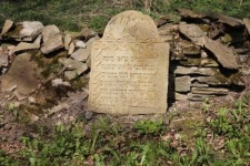 Macewa na cmentarzu żydowskim w Nowym Żmigrodzie
