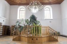 Wnętrze synagogi w Wojsławicach, obecnie biblioteka