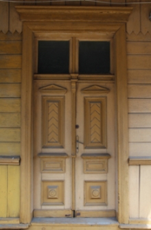 Drzwi frontowe domu Icka Goldberga przy ul. I Armii Wojska Polskiego 1 w Dubience