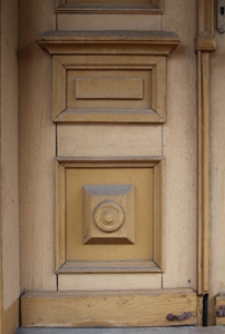 Płycina drzwi frontowych domu Icka Goldberga przy ul. I Armii Wojska Polskiego 1 w Dubience