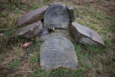 Macewy na cmentarzu żydowskim w Sławatyczach