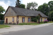 Dawna apteka przy ul. Chełmskiej 9 w Dubience