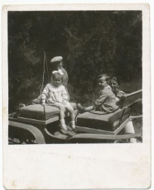 Dzieci na bryczce na Dzbeninie