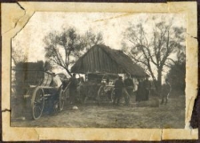 Wozy z kojkami przed rybak&oacute;wką