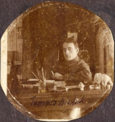 Tomasz Bielski przy biurku