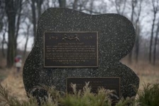 Pomnik na cmentarzu żydowskim poświęcony pamięci Żydów z Międzyrzeca Podlaskiego