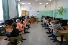 Dzieci z SP nr 43 testują grę platformową "Anioły i Diabły. Zaczarowany Lublin"