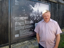 Robert Kuwałek na otwarciu wystawy "Przybyli do getta... odeszli w nieznane..." w Pańswowym Muzeum na Majdanku
